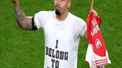 42秒惊鸿一斩！苏比门迪神射破网，阿森纳绝杀桑德兰，1-0领先惊心动魄！